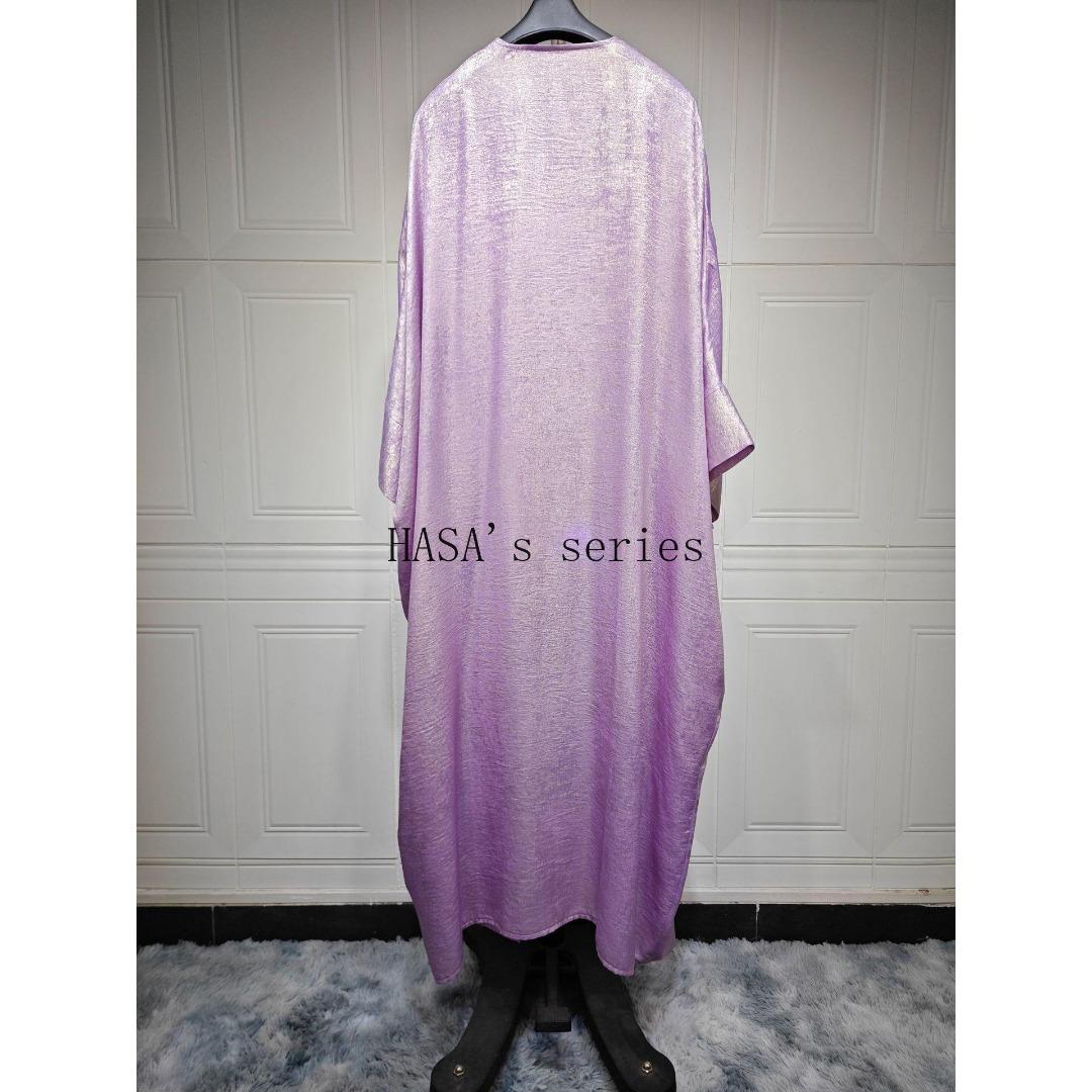 LUMAYA5091 A long robe with gilded highlights, featuring a simple yet elegant dress design.