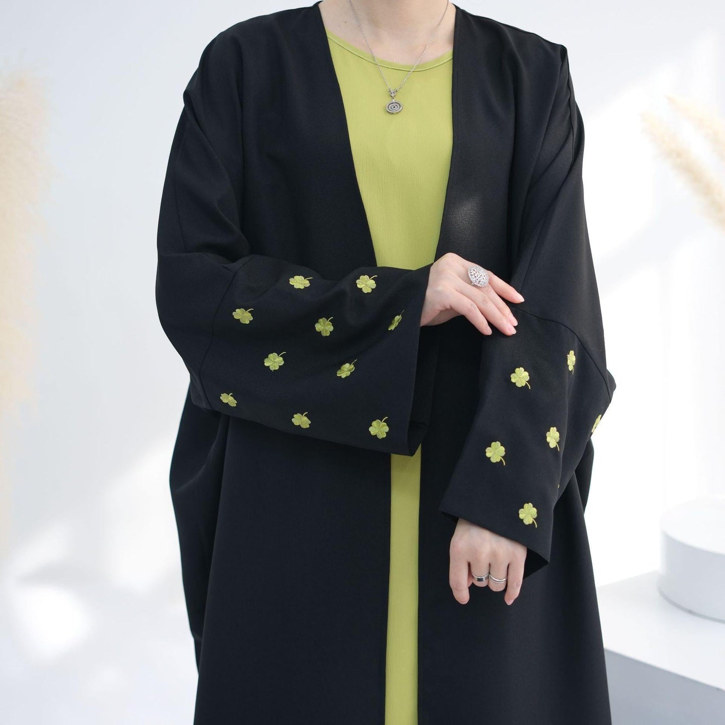LUMAYA LUMAYA1001 Four-leaf Clover Embroidered Elegant Cardigan
