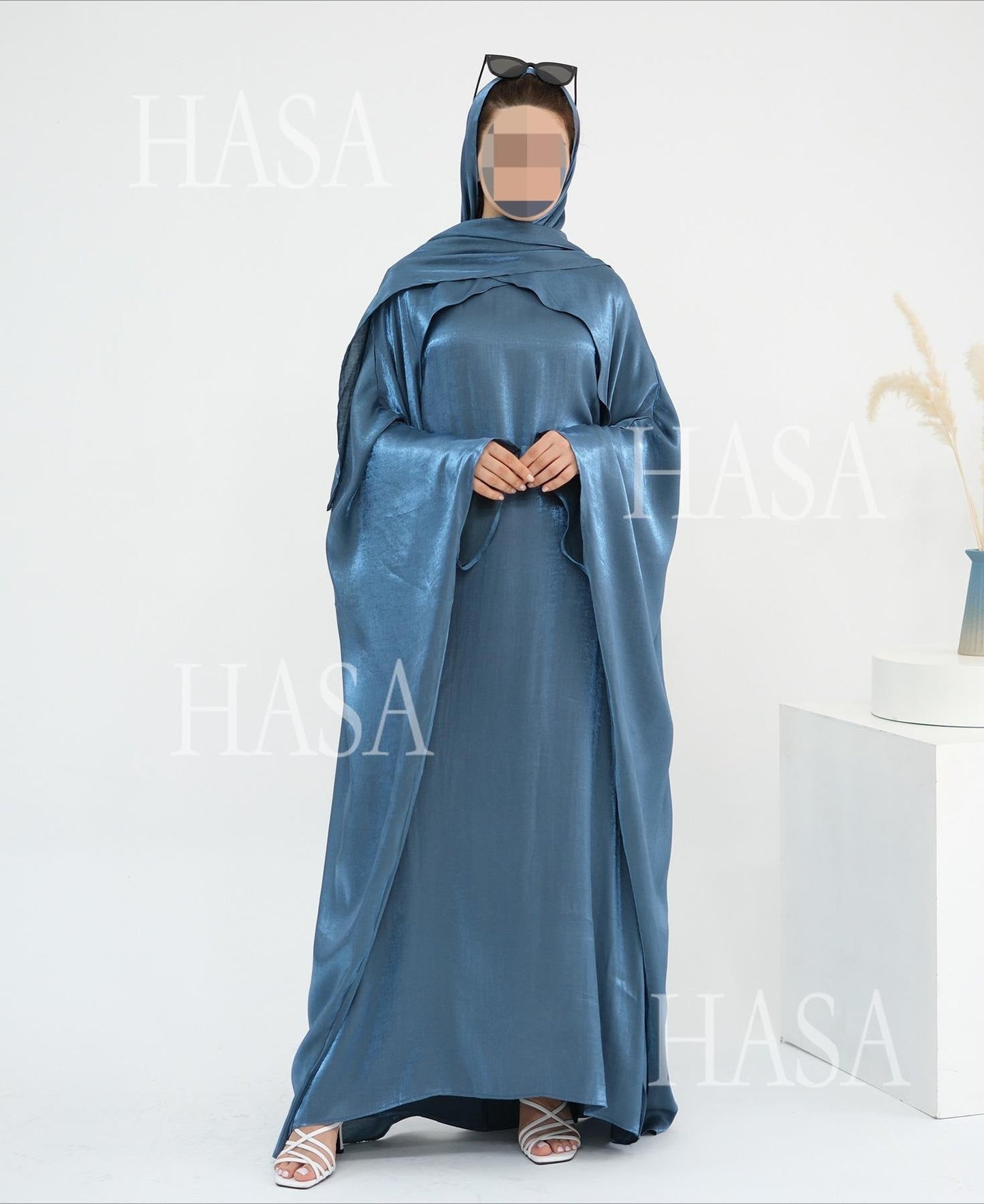 LM6584 Solid Color Beaded Loose Elegant Robe Dress