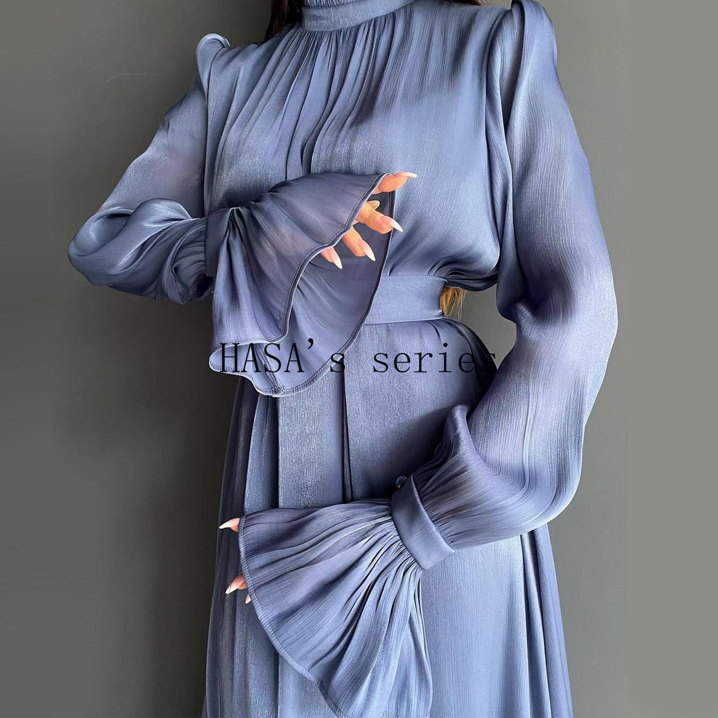 LUMAYA4857 A High-necked, Belted Dress, A Classic Style TLUMAYAt Exudes Elegant CLUMAYArm.