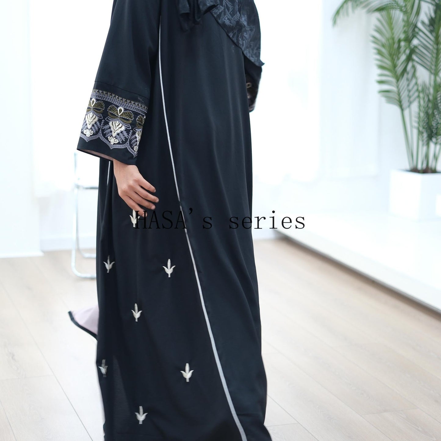 LUMAYA4849 Exquisite Embroidered Open-front Long Robe