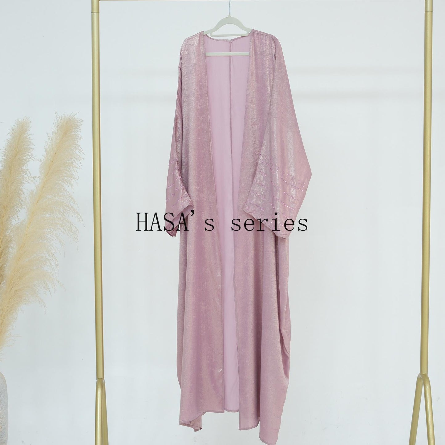 LUMAYA4844 A loose, long, robe-style dress made of velvet material, an elegant and sophisticated design with a refined texture.