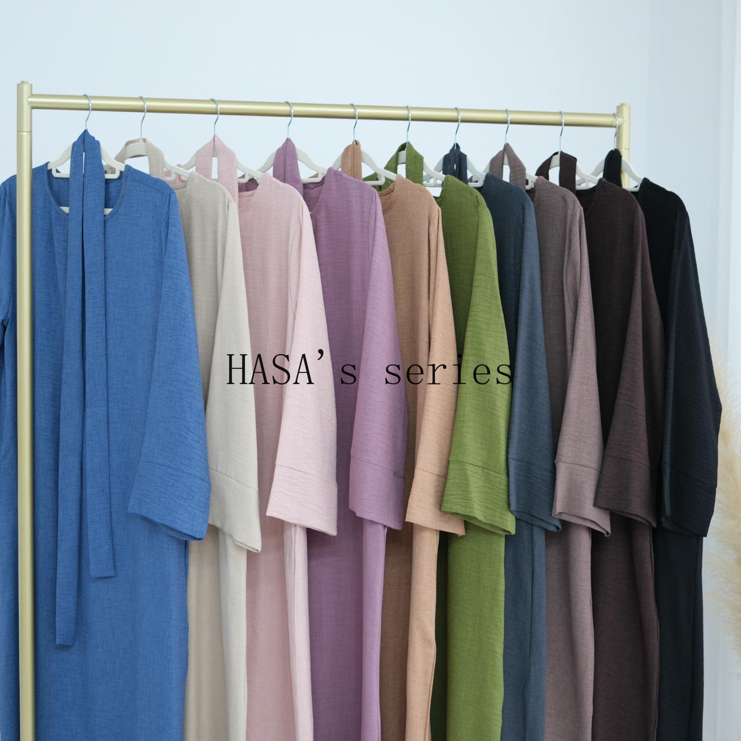 LUMAYA4848 A simple, waist-cinching spring/summer dress with a relaxed, long design.