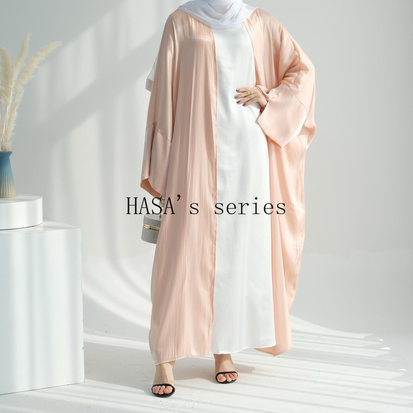 LUMAYA4831 A simple yet elegant cardigan-style robe, balancing both quality and comfort.