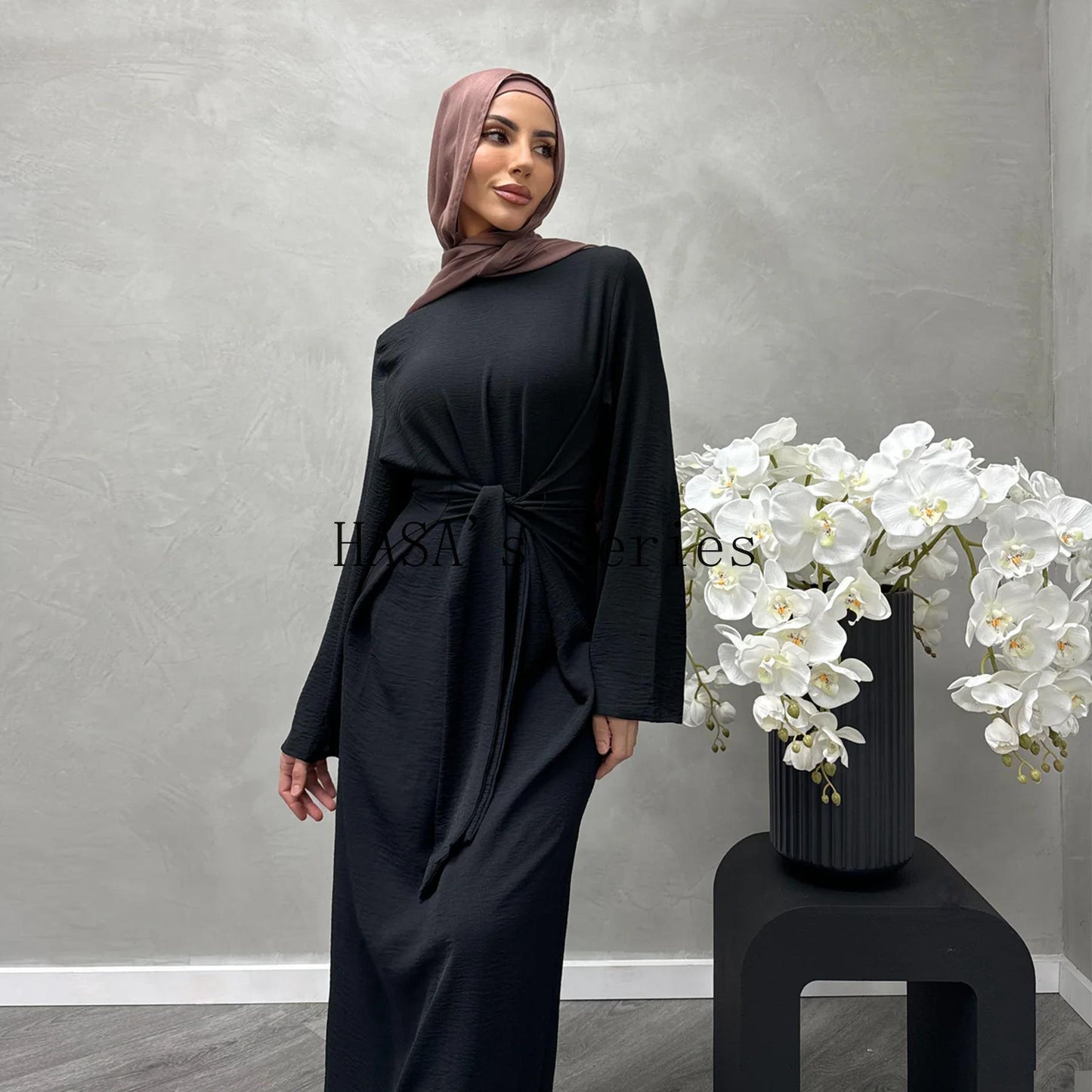 LUMAYA4828 An Elegant Dress with A Soft, Tie-up Design and A Naturally Flowing, Long Silhouette.