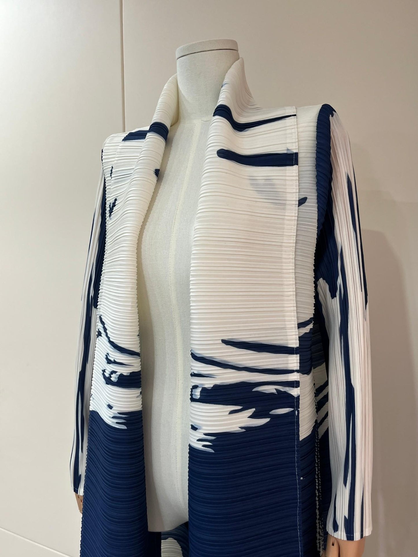 LUMAYA6725 Indigo Whispers Navy & White Abstract Printed Abaya