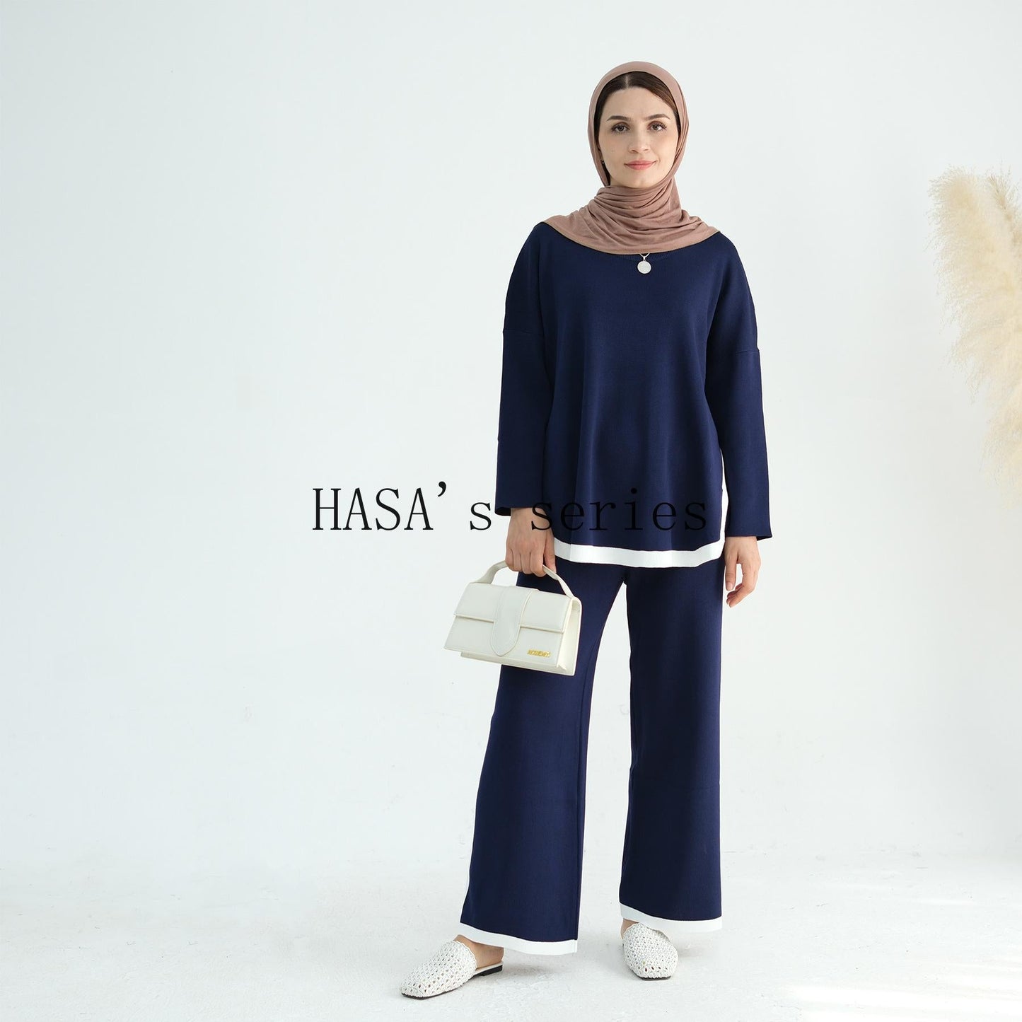 LUMAYA5149 Simple and elegant knitted set, featuring a loose-fitting, thick, long-sleeved two-piece design.