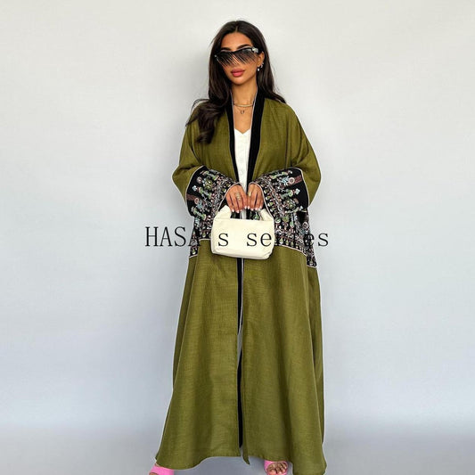 LUMAYA5102 Simple Embroidered Long Robe/jacket with A Loose and Comfortable Open-front Design.