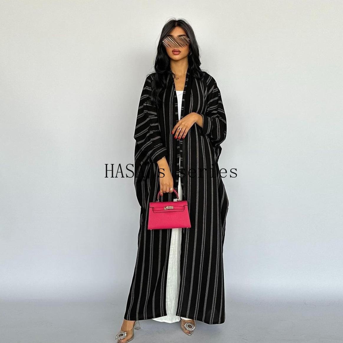 LUMAYA5096 Stylish Black and White Striped Long Coat with A Loose-fitting, Open-front Design.
