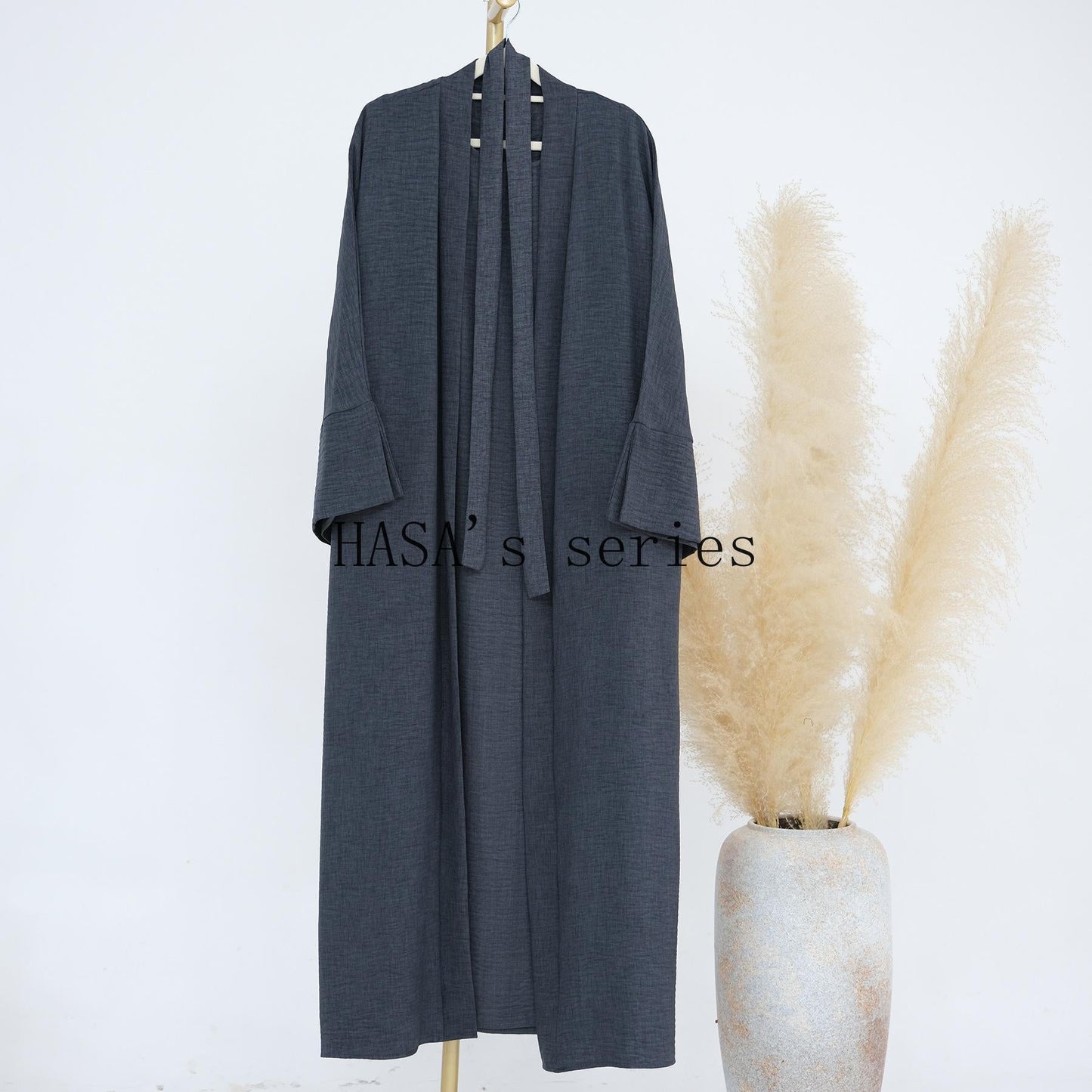 LUMAYA4854 A simple, solid-colored two-piece set, consisting of an easy-to-match robe-style dress and a matching garment.