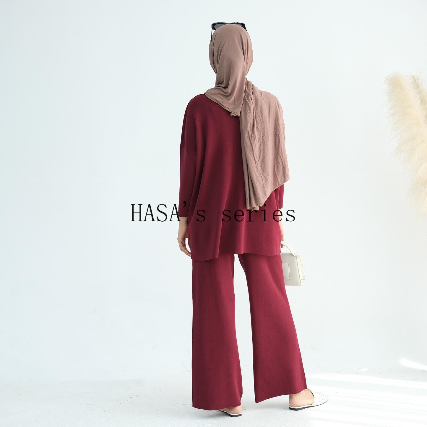 LUMAYA5100 Simple and stylish knitted two-piece set, featuring a thickened long-sleeved top and wide-leg pants.