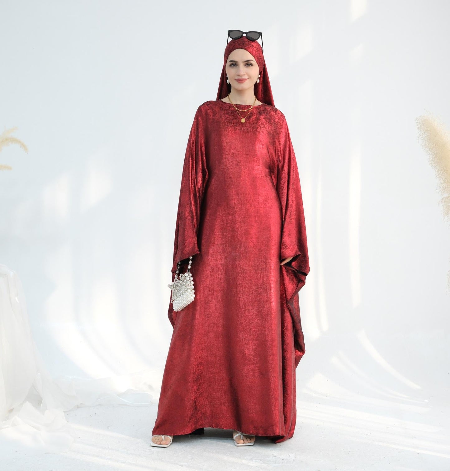 LUMAYA5878 A Glossy Dress TLUMAYAt Combines Softness and Fluidity