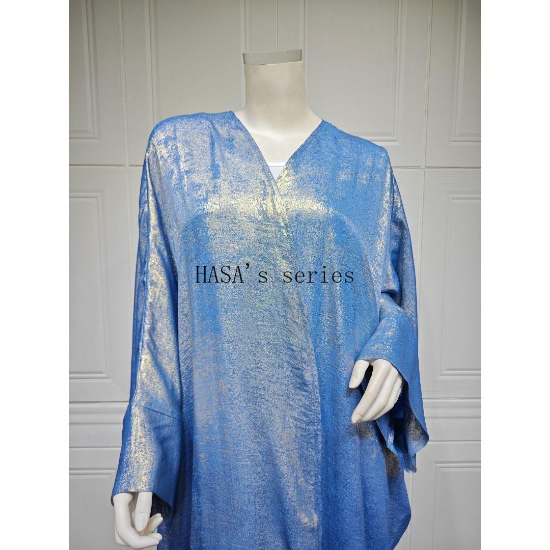 LUMAYA5091 A long robe with gilded highlights, featuring a simple yet elegant dress design.