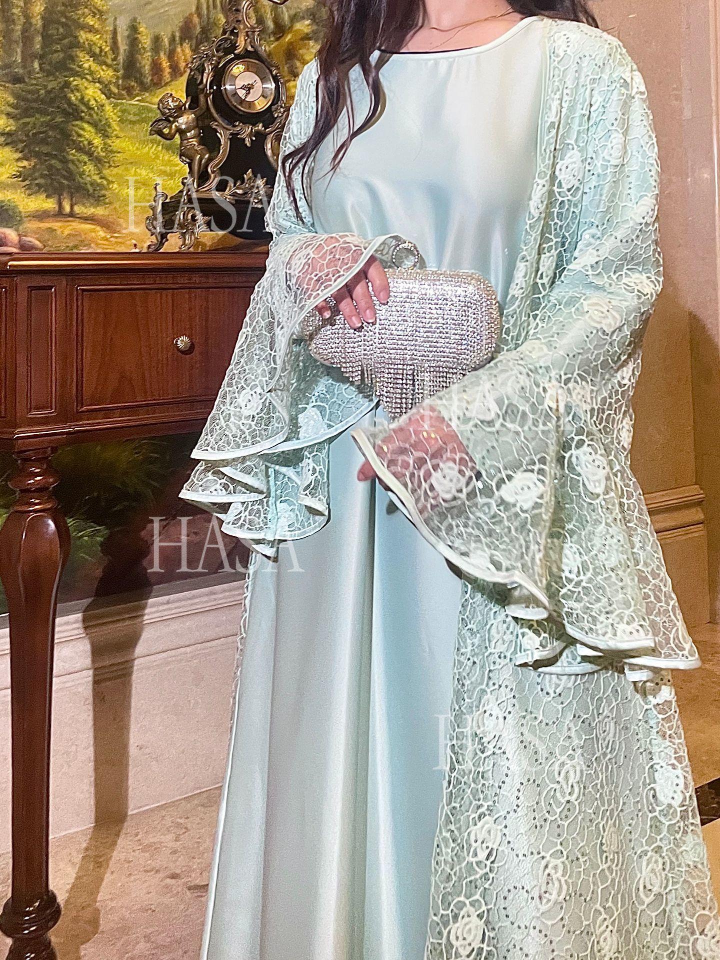 LUMAYA6488 Two-piece long dress with flared sleeves and lace sequined cape