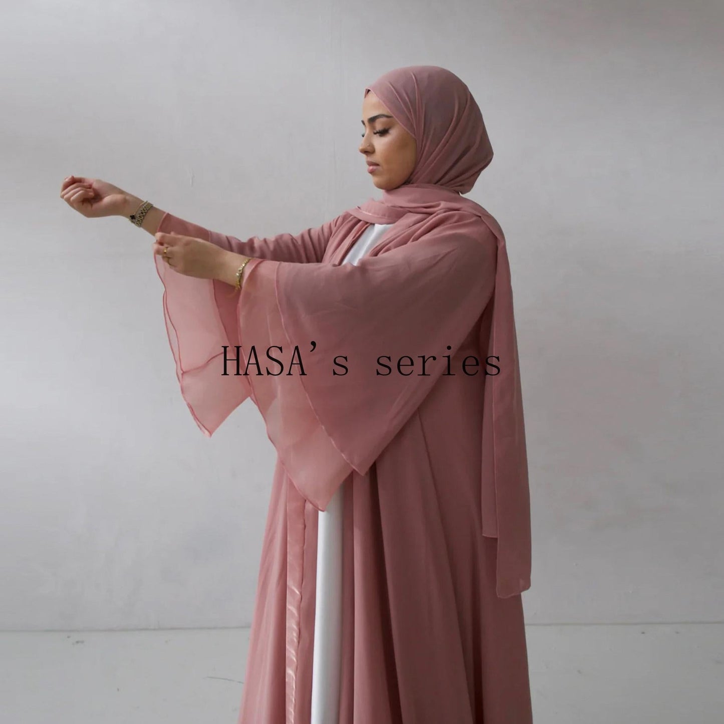 LUMAYA4850 A Double-sided Robe TLUMAYAt Combines Elegant Appearance with Practicality.