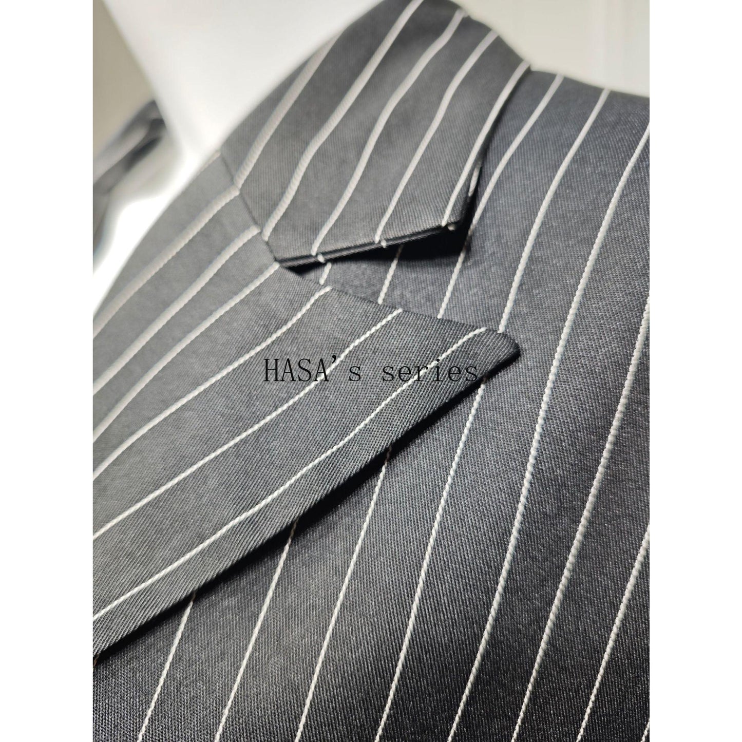 LUMAYA5101 Double-breasted, Pinstriped, Long Coat-style Robe with A Loose and Elegant Dress Design.