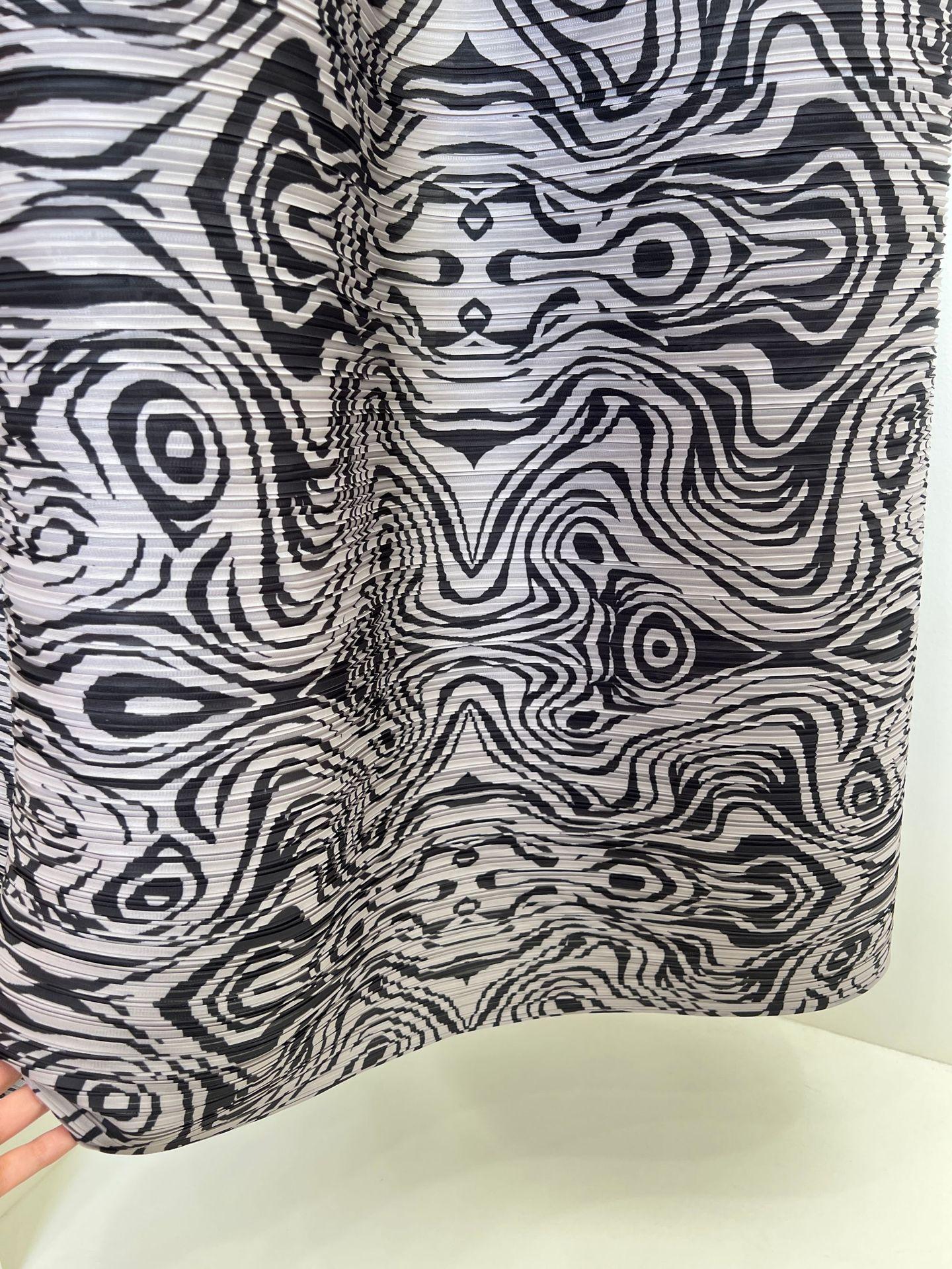 LUMAYA6723 Monochrome Swirl | Black & Grey Abstract Printed Abaya