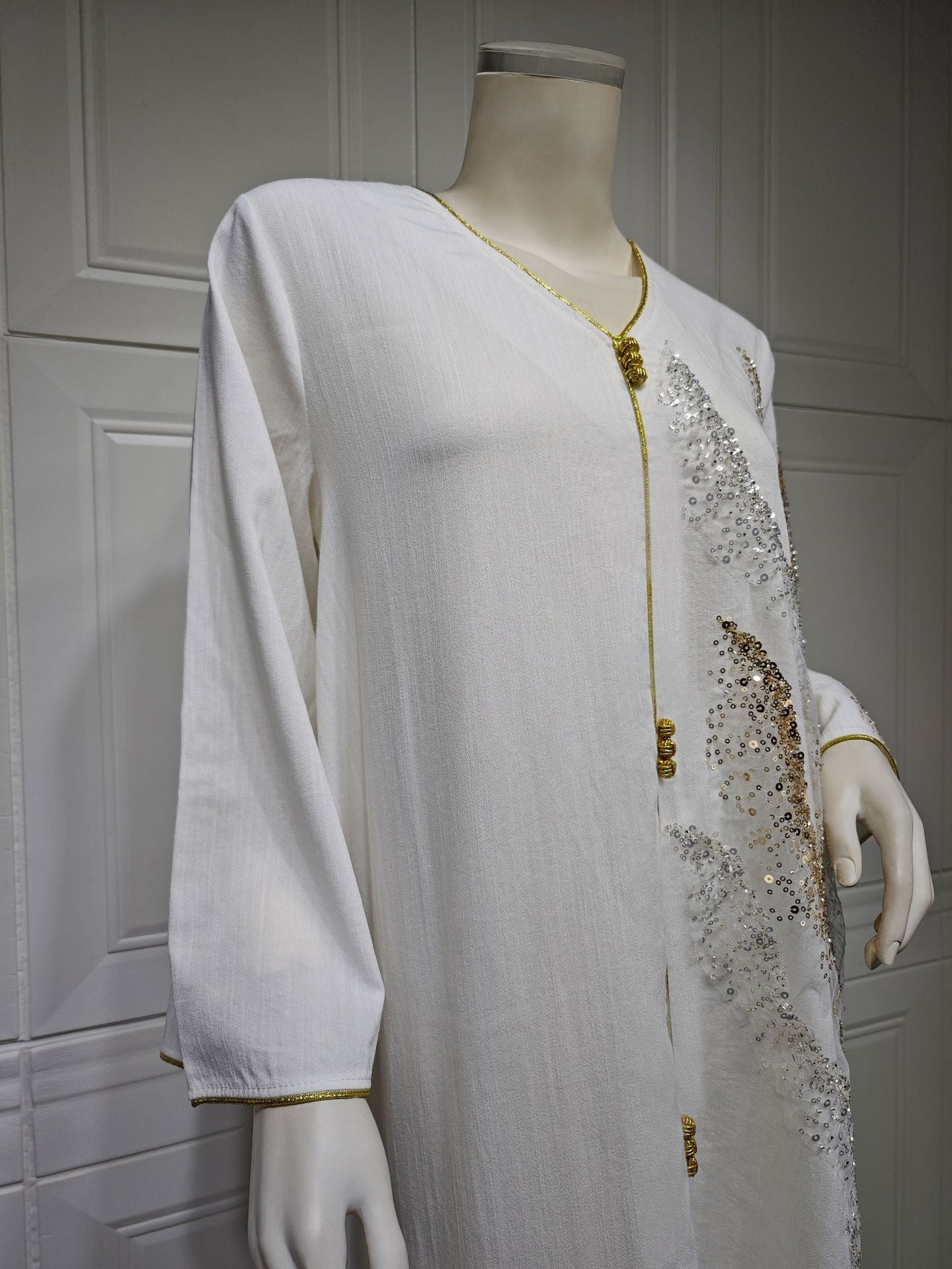 LM6659  Long-sleeved Sequined Embroidered Patchwork Dress with A Light Silhouette and Soft Color Scheme.