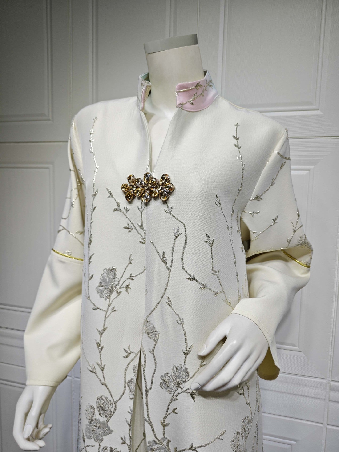 LM6645 Jacquard Embroidered Gradient Robe with Elegant Layered Design