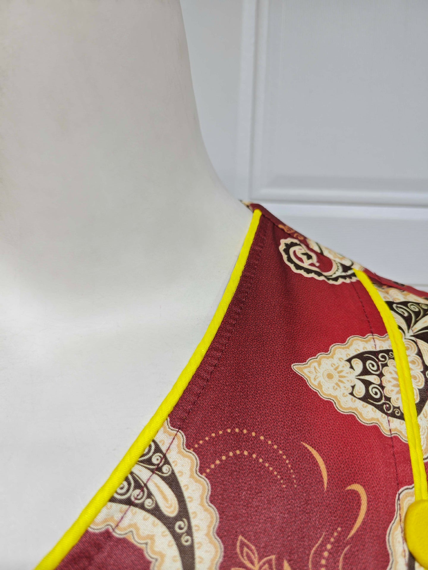 LM6647 Mesh-paneled embroidered robe; elegant three-dimensional embroidered dress