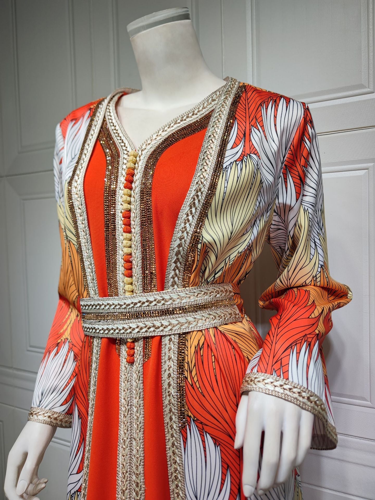 LM6646 Long-sleeved woven ribbon rhinestone print robe set with exquisite rhinestone design.