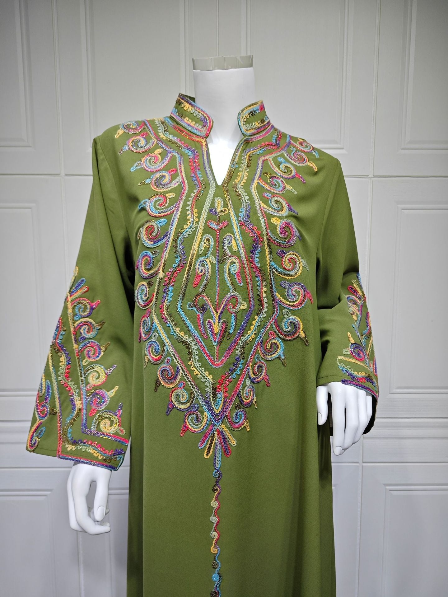 LM6669 Pullover Embroidered Robe Dress with Simple Long Sleeves