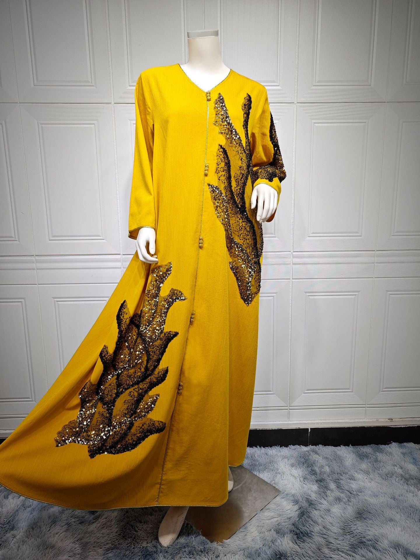 LM6659  Long-sleeved Sequined Embroidered Patchwork Dress with A Light Silhouette and Soft Color Scheme.