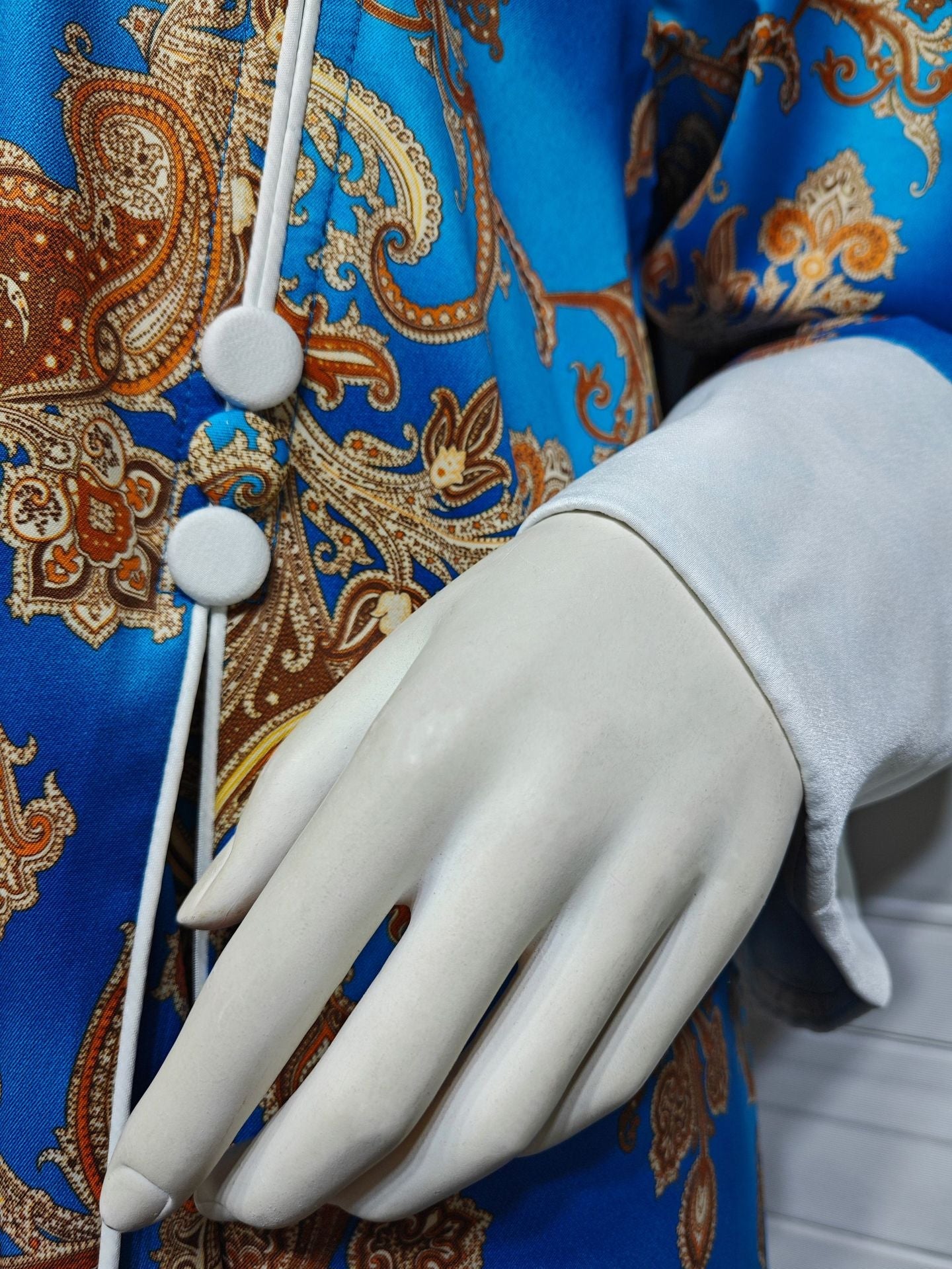 LM6647 Mesh-paneled embroidered robe; elegant three-dimensional embroidered dress