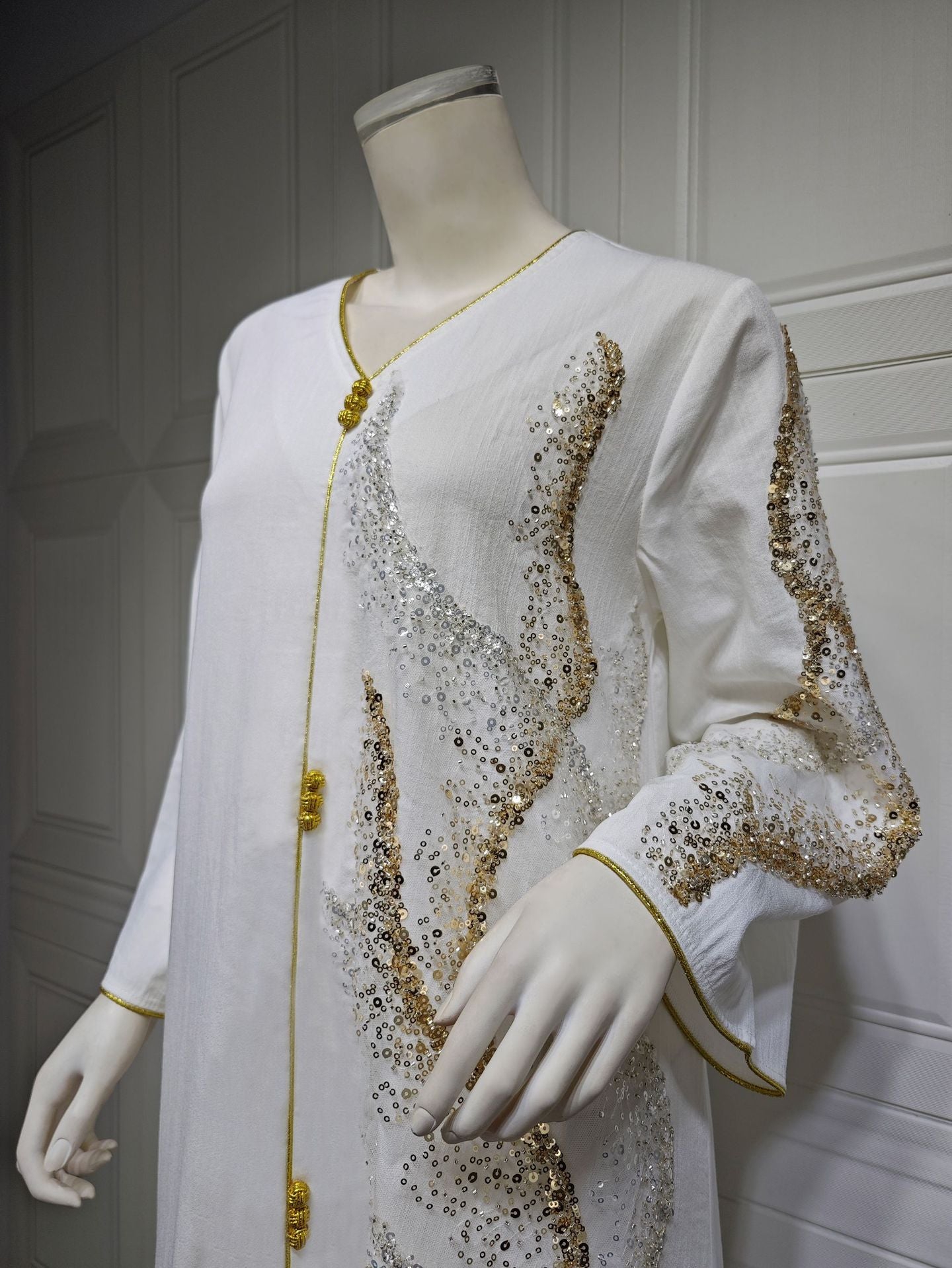LM6659  Long-sleeved Sequined Embroidered Patchwork Dress with A Light Silhouette and Soft Color Scheme.