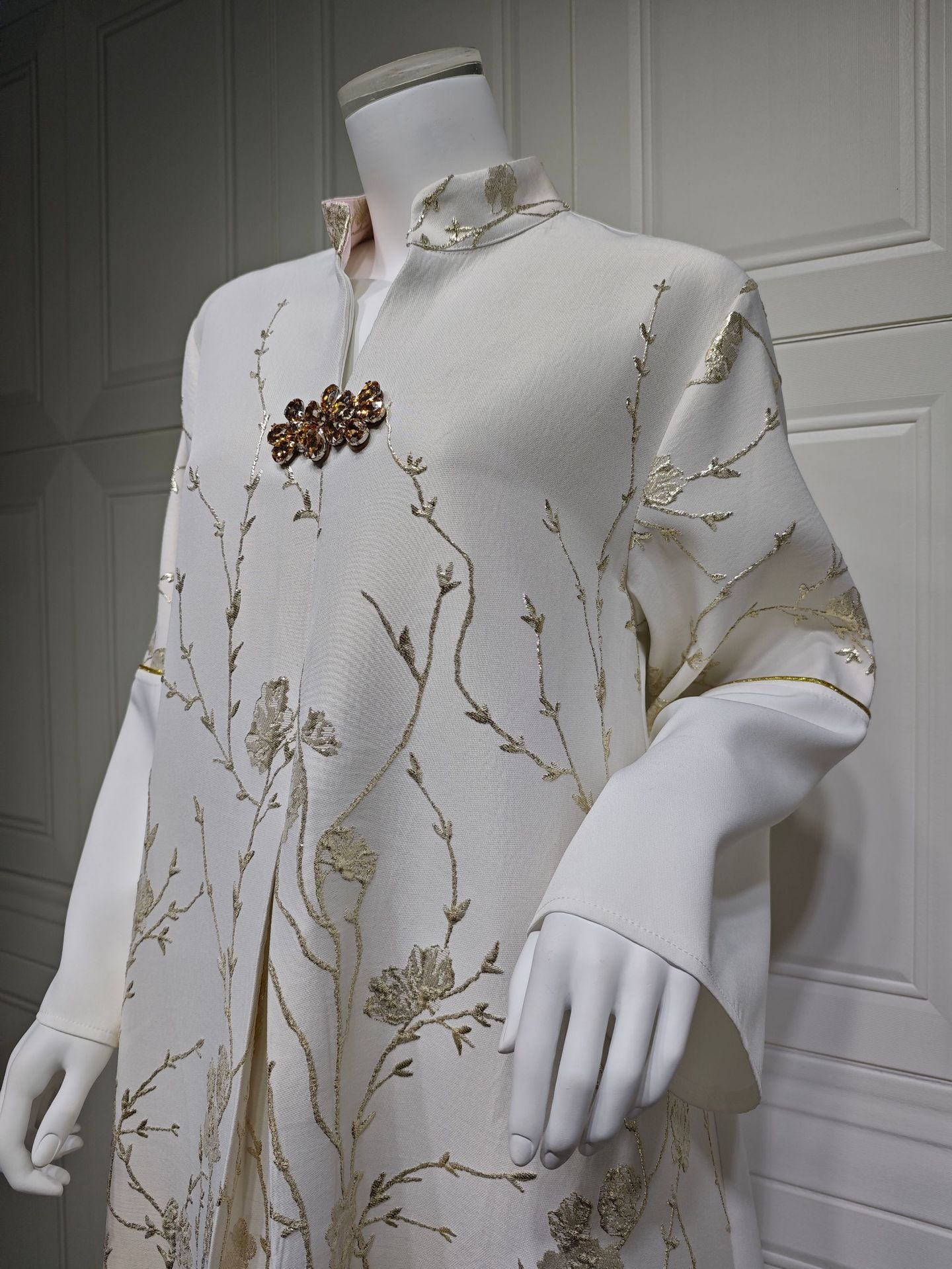 LM6645 Jacquard Embroidered Gradient Robe with Elegant Layered Design
