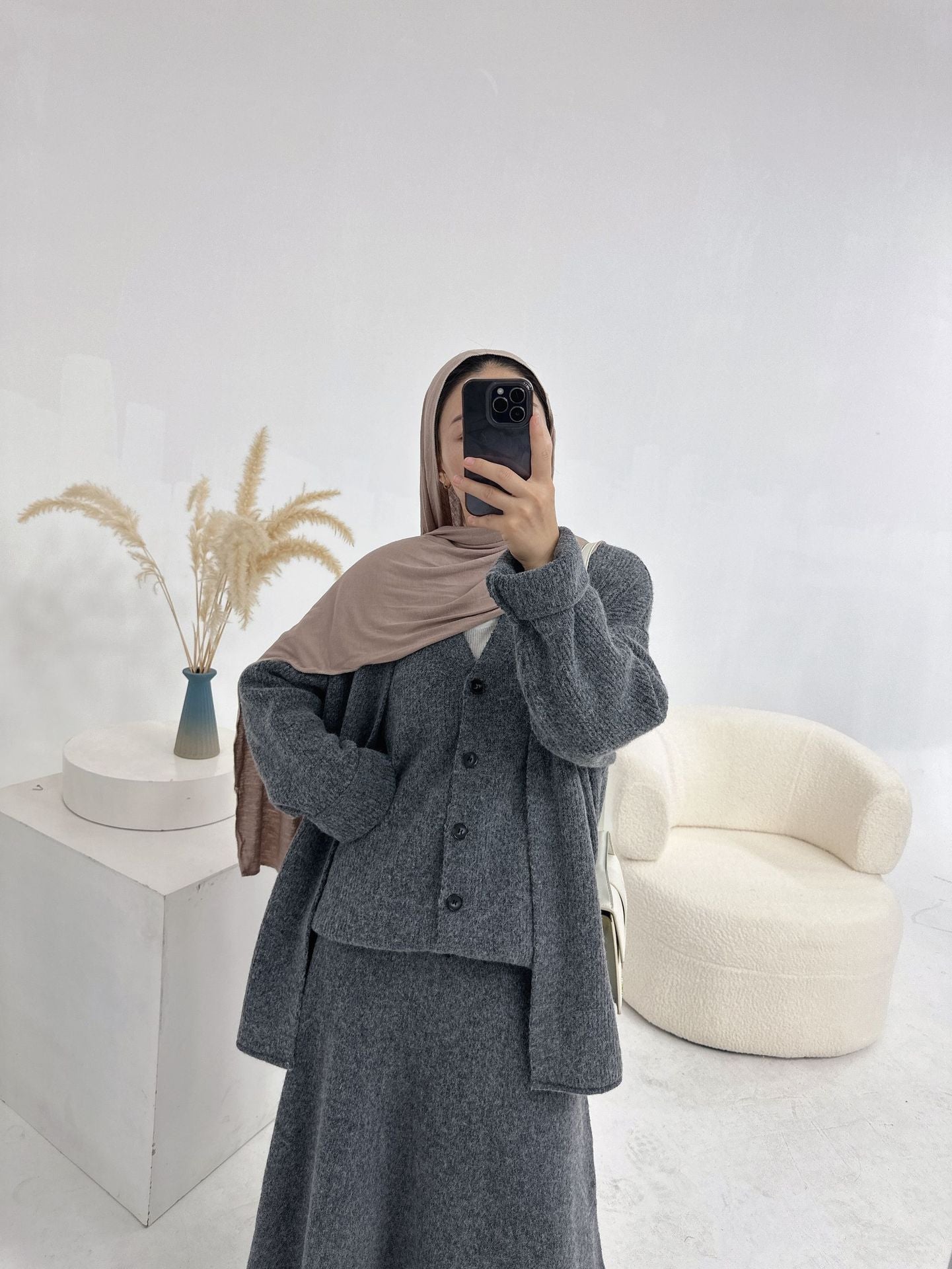 LM6596 Autumn and winter thickened knitted three-piece suit (excluding headscarf) vest + cardigan + skirt