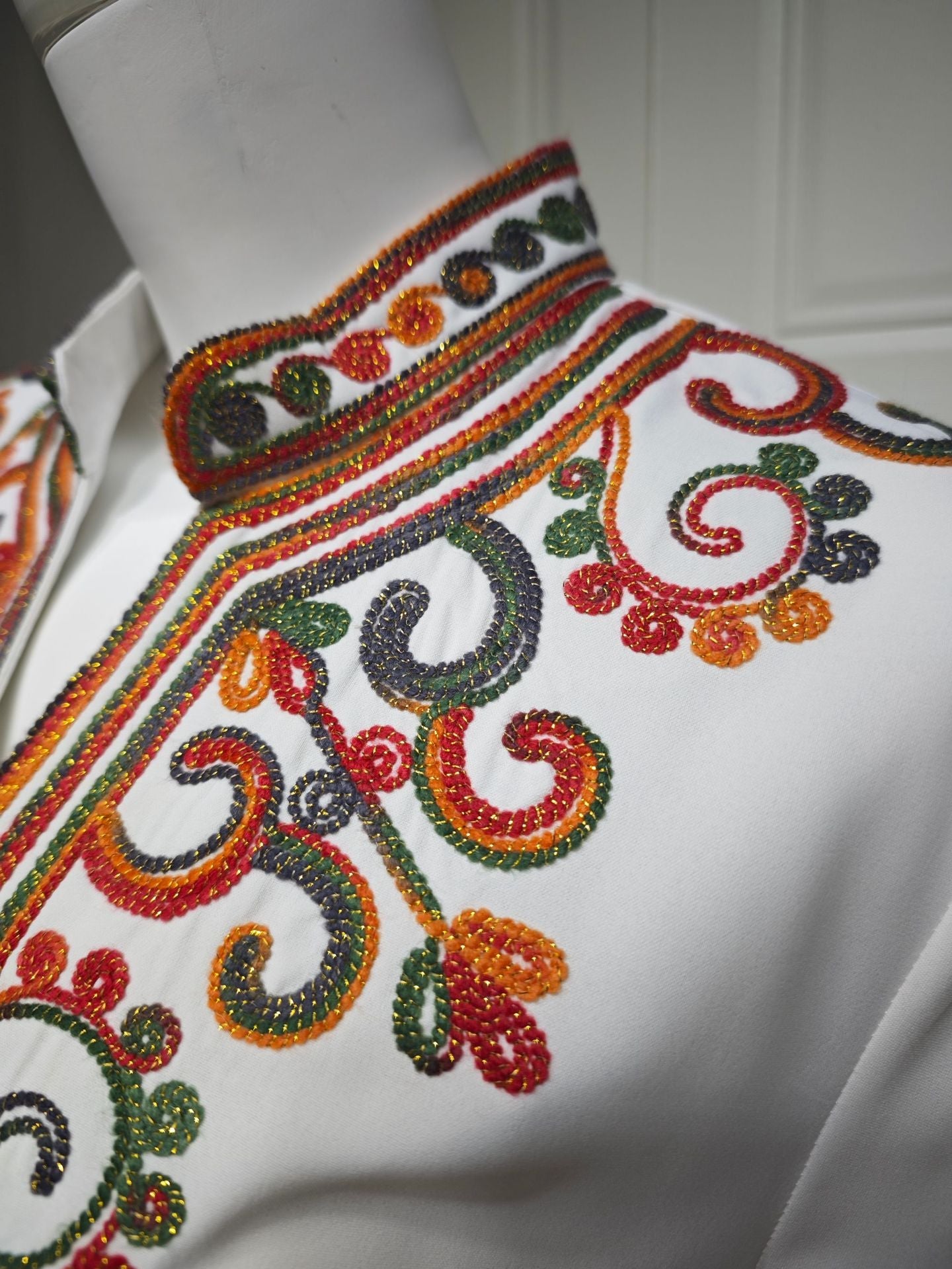 LM6652 Rope embroidery midi dress with elegant stand-up collar design