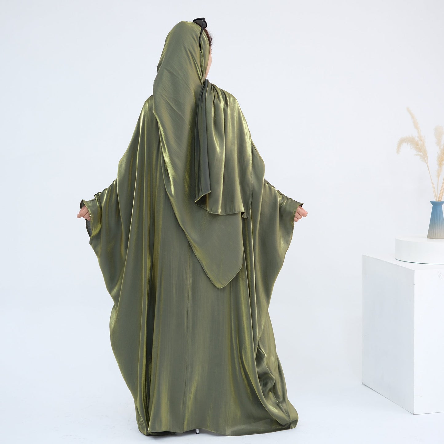 LM6584 Solid Color Beaded Loose Elegant Robe Dress
