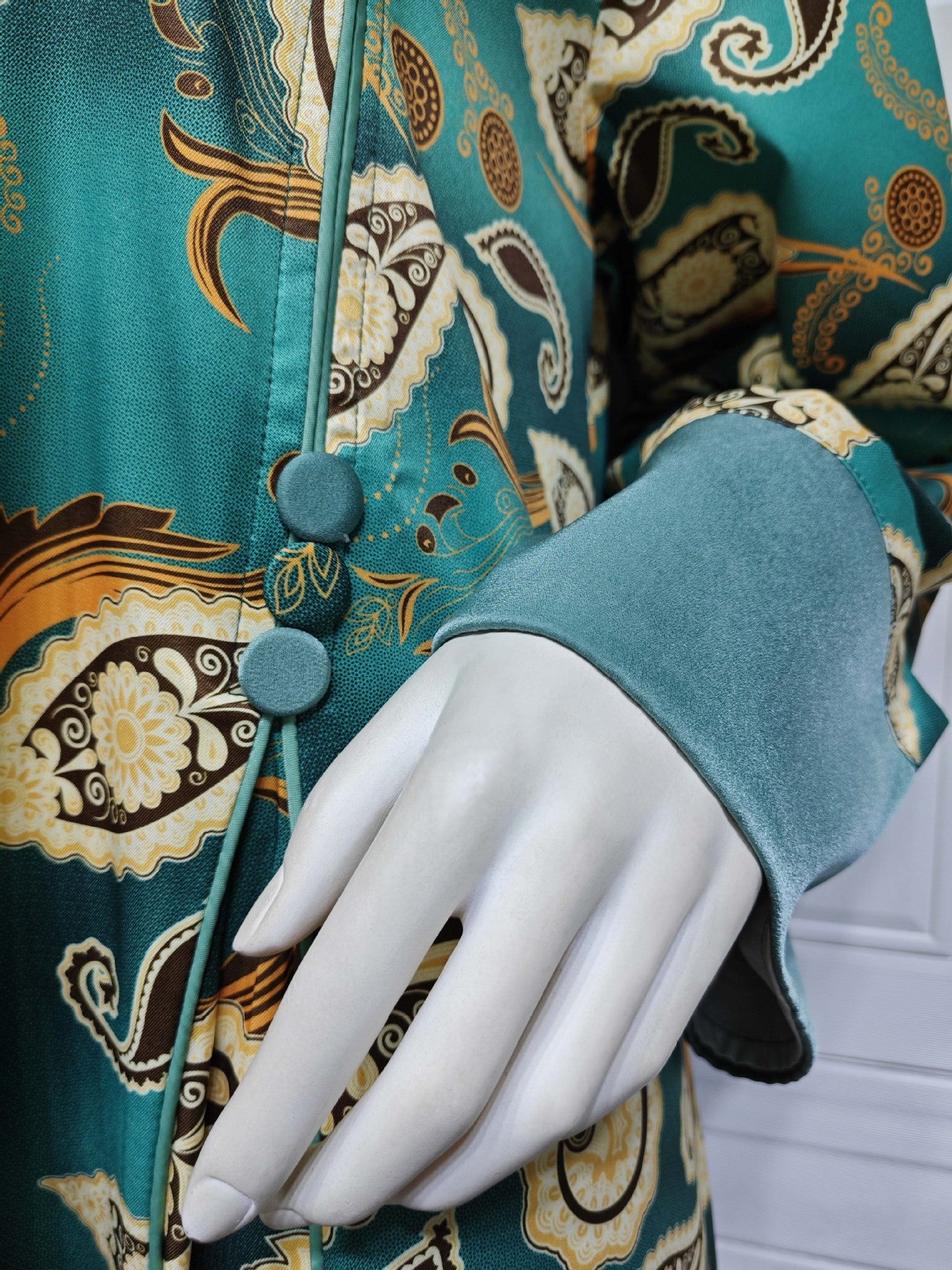 LM6647 Mesh-paneled embroidered robe; elegant three-dimensional embroidered dress