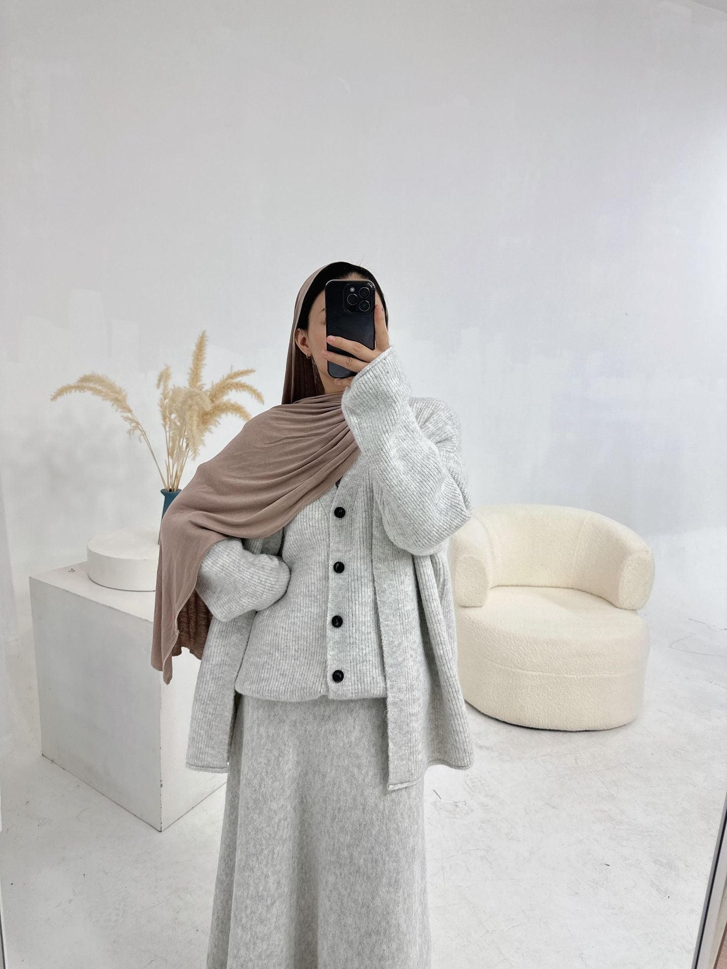 LM6596 Autumn and winter thickened knitted three-piece suit (excluding headscarf) vest + cardigan + skirt
