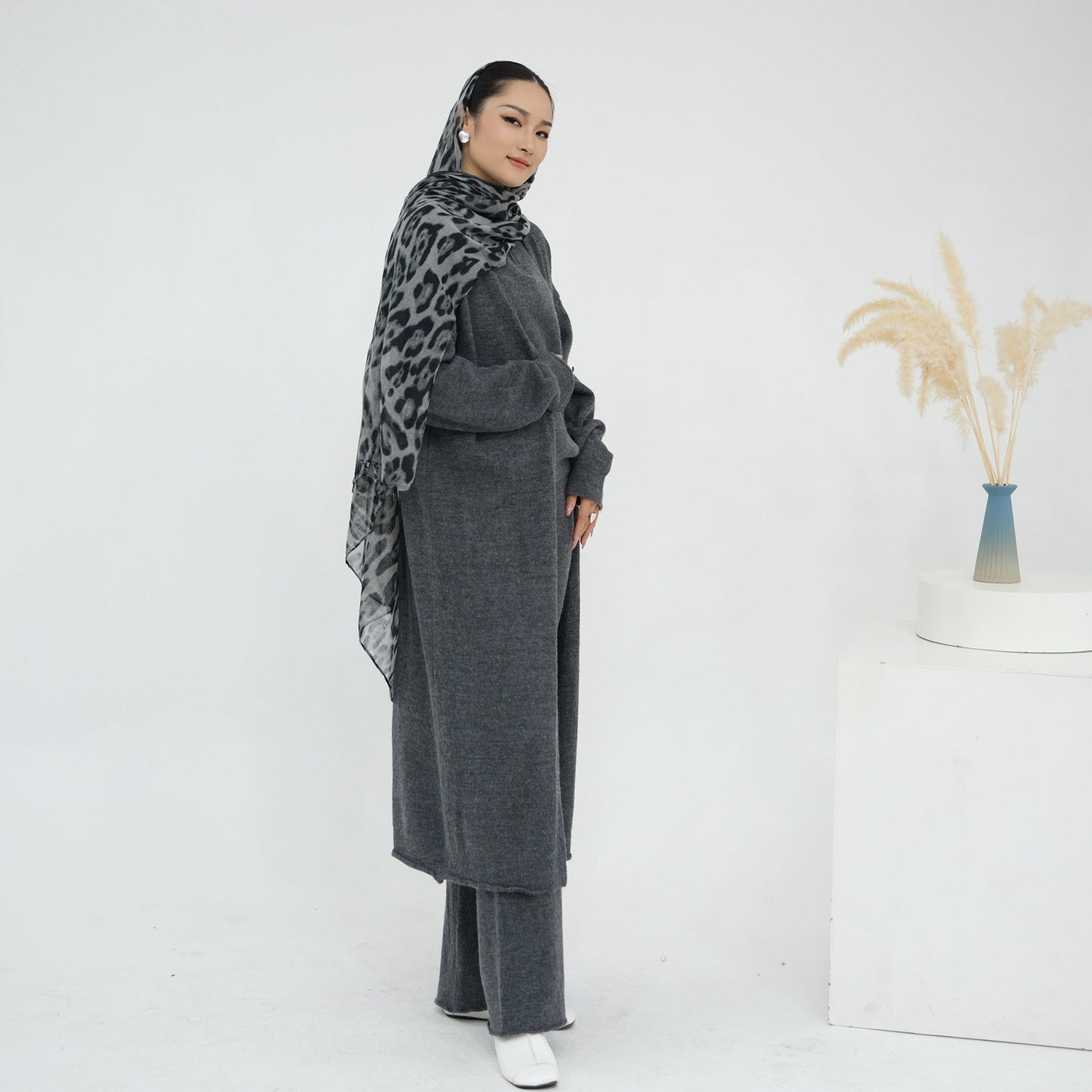 LM6603 Thickened knitted three-piece long coat set (with optional headscarf)