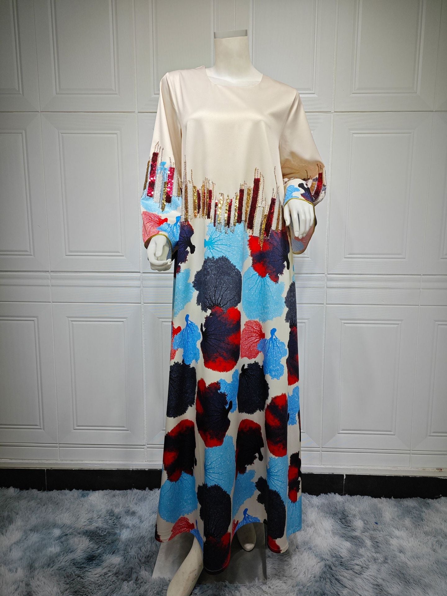 LM6665 Sequined, loose-fitting long dress with print and sequin design.