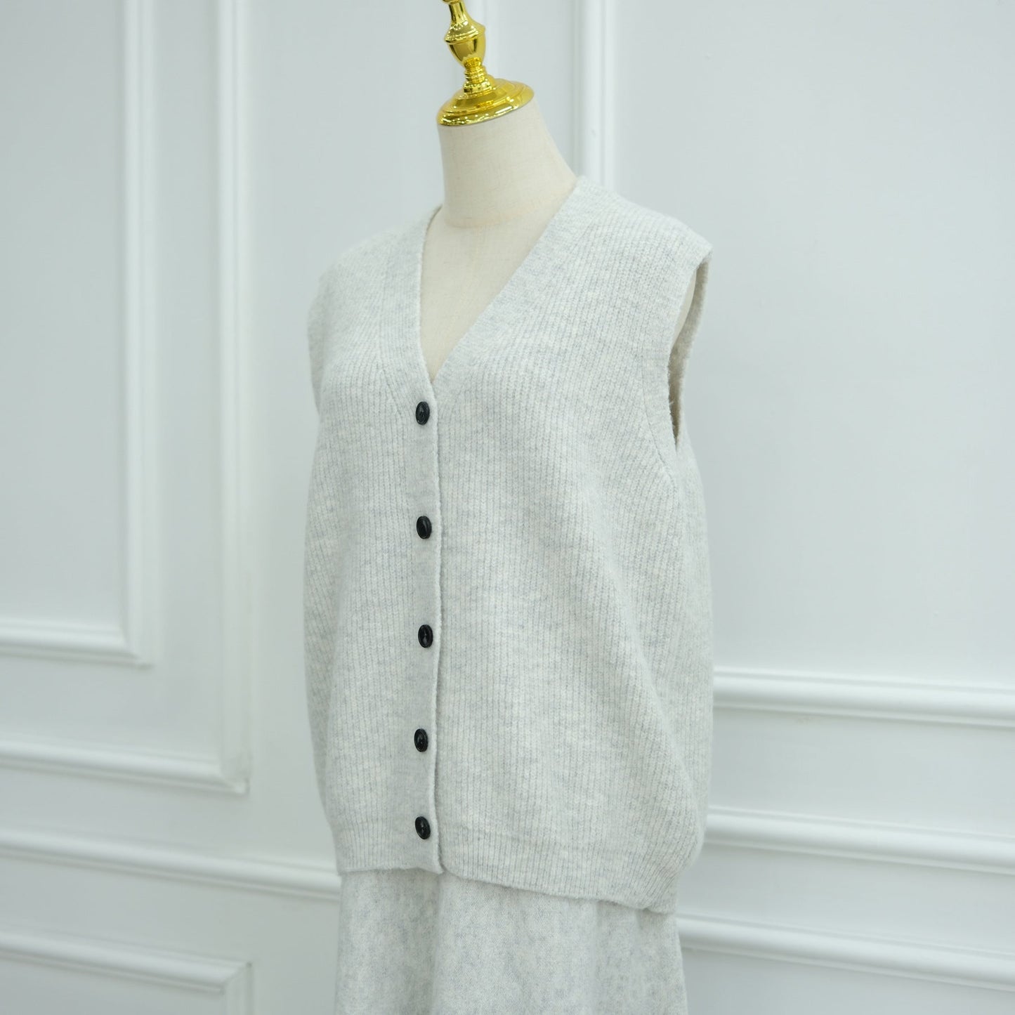 LM6596 Autumn and winter thickened knitted three-piece suit (excluding headscarf) vest + cardigan + skirt