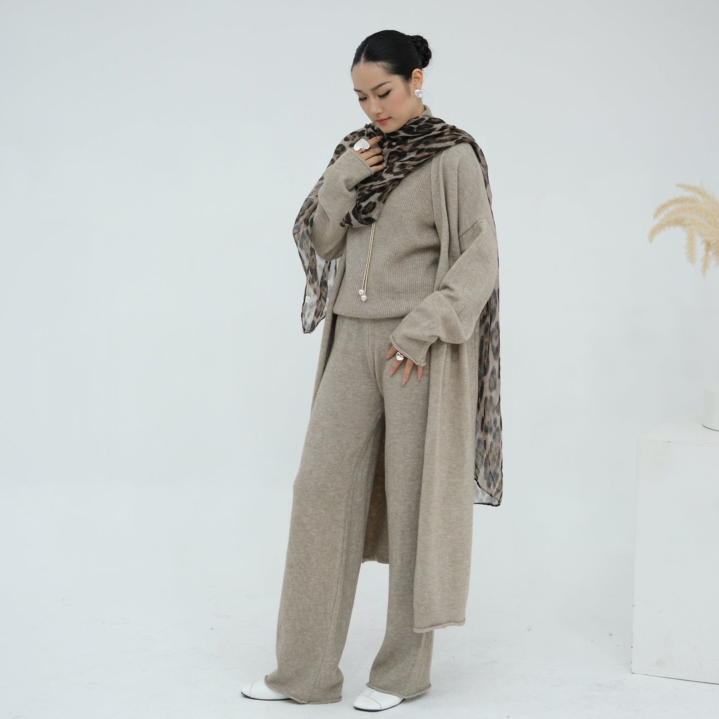LM6603 Thickened knitted three-piece long coat set (with optional headscarf)