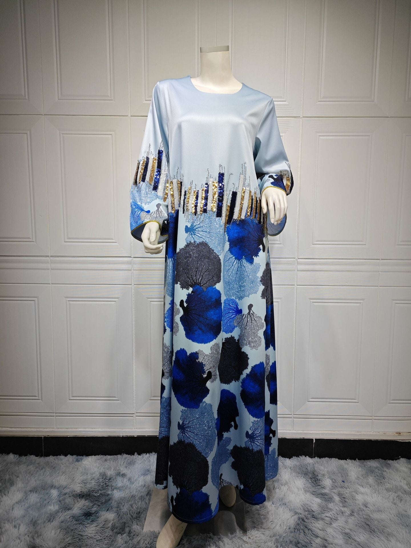 LM6665 Sequined, loose-fitting long dress with print and sequin design.