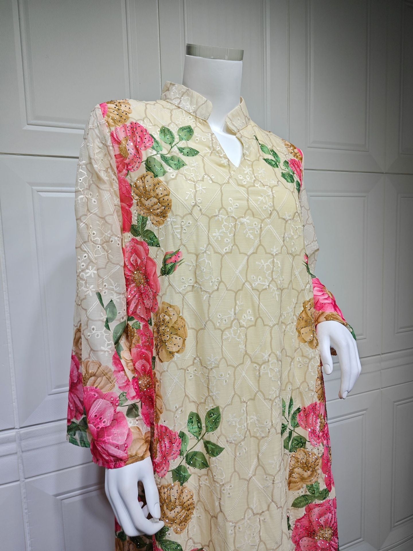 LM6667 Printed Long-sleeved Dress with A Small V-neck Design