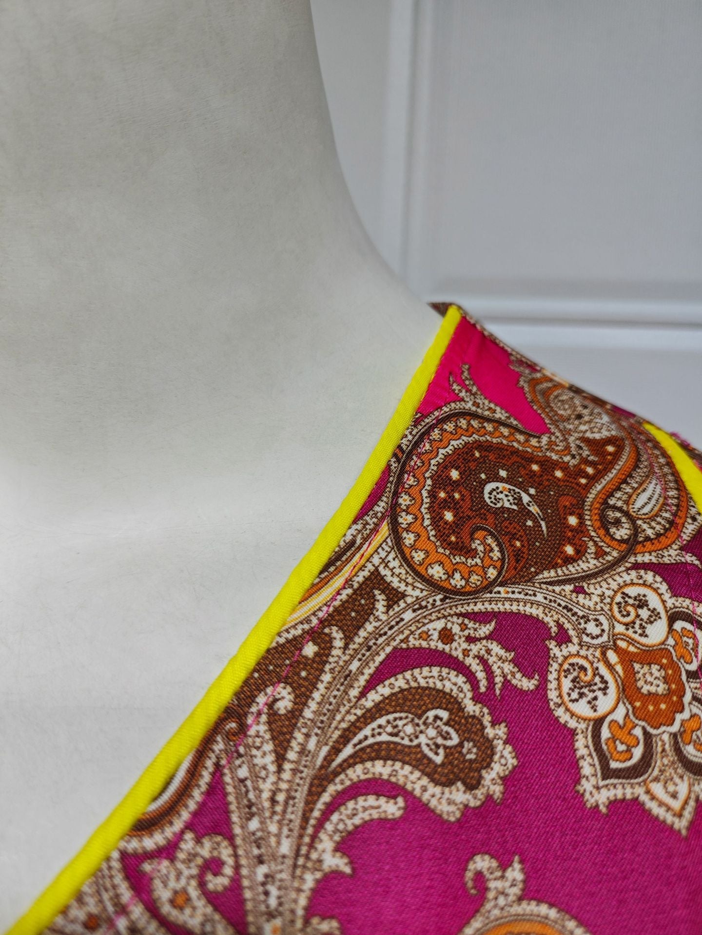 LM6647 Mesh-paneled embroidered robe; elegant three-dimensional embroidered dress