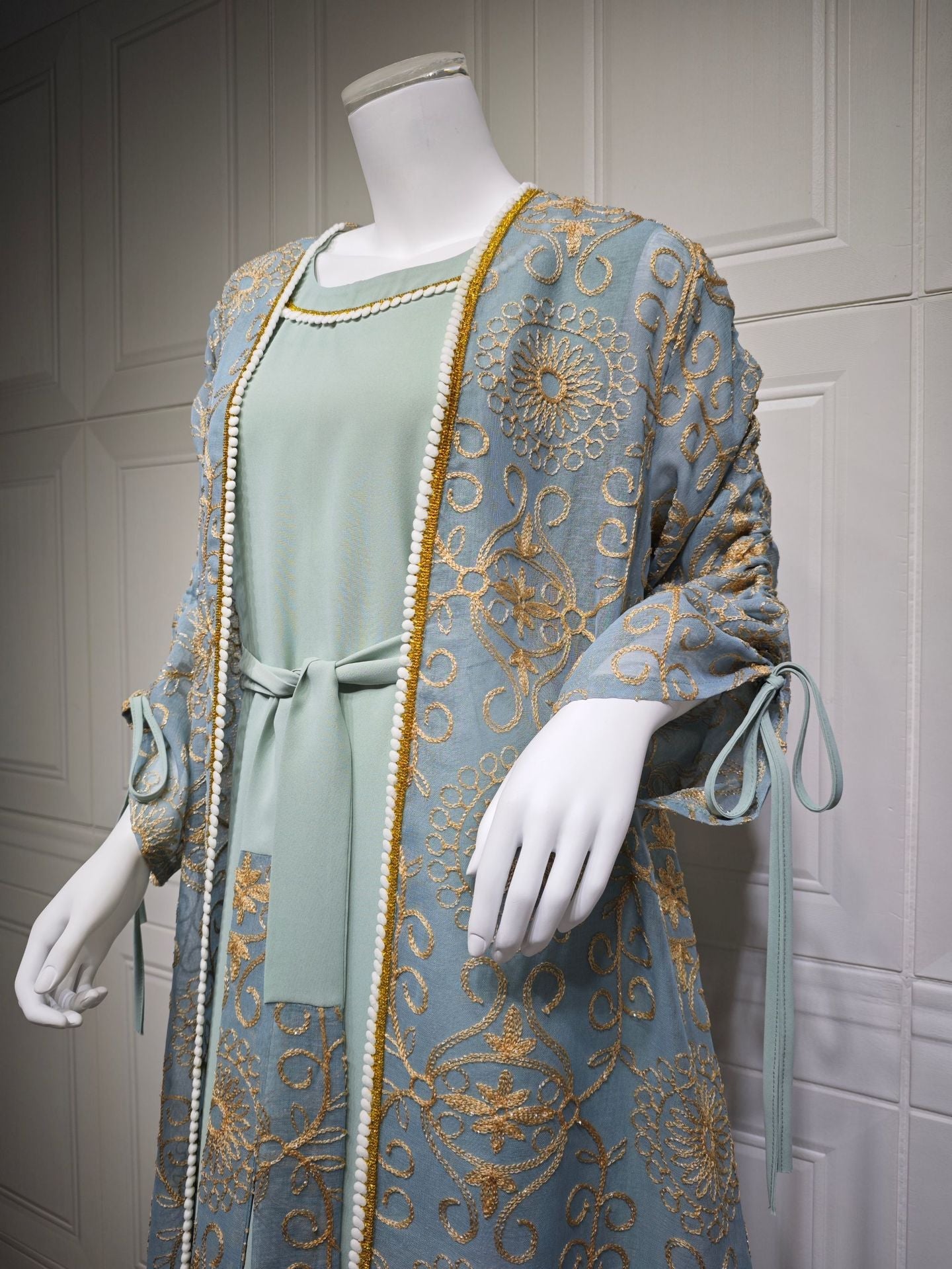 LM6653 Embroidered Robe Two-piece Set, Elegant and Lightweight Design.