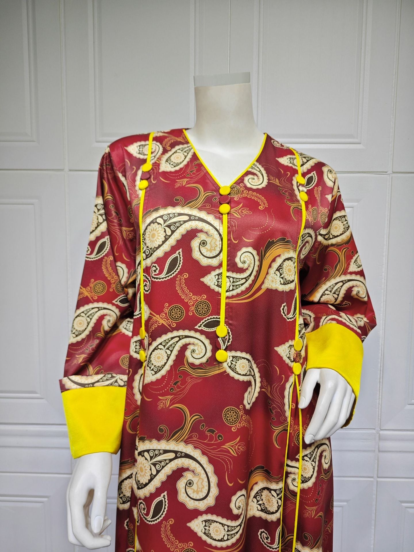 LM6647 Mesh-paneled embroidered robe; elegant three-dimensional embroidered dress