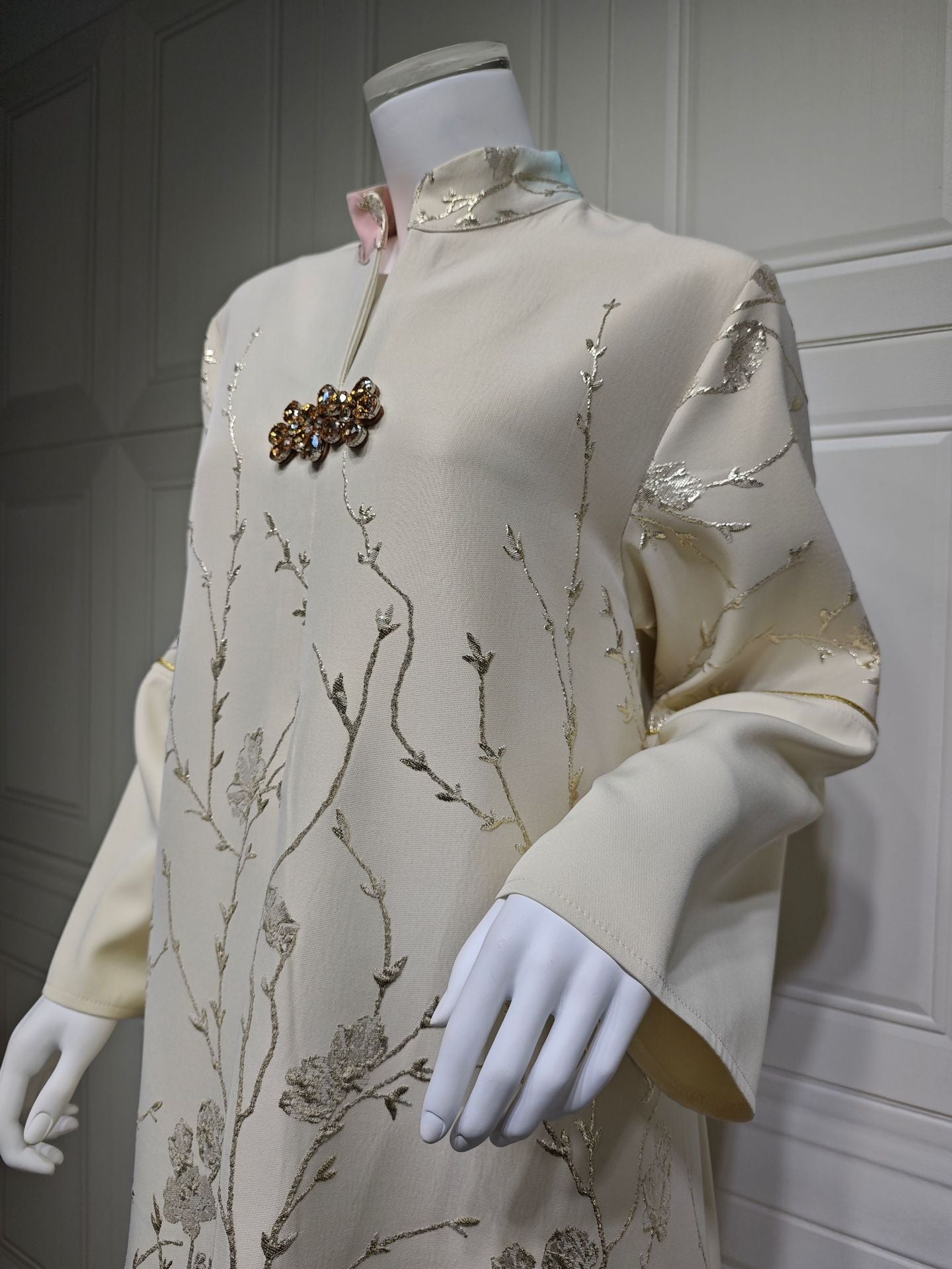 LM6645 Jacquard Embroidered Gradient Robe with Elegant Layered Design