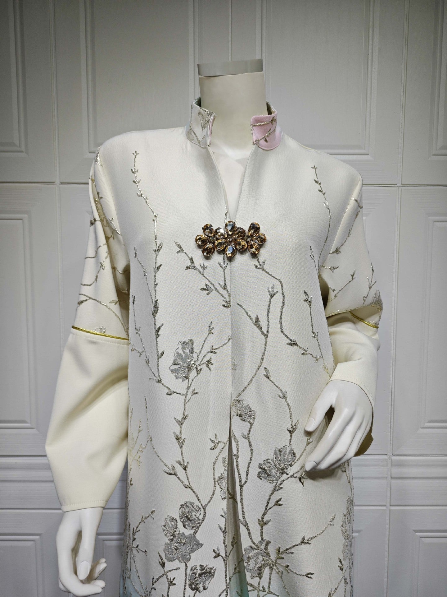 LM6645 Jacquard Embroidered Gradient Robe with Elegant Layered Design