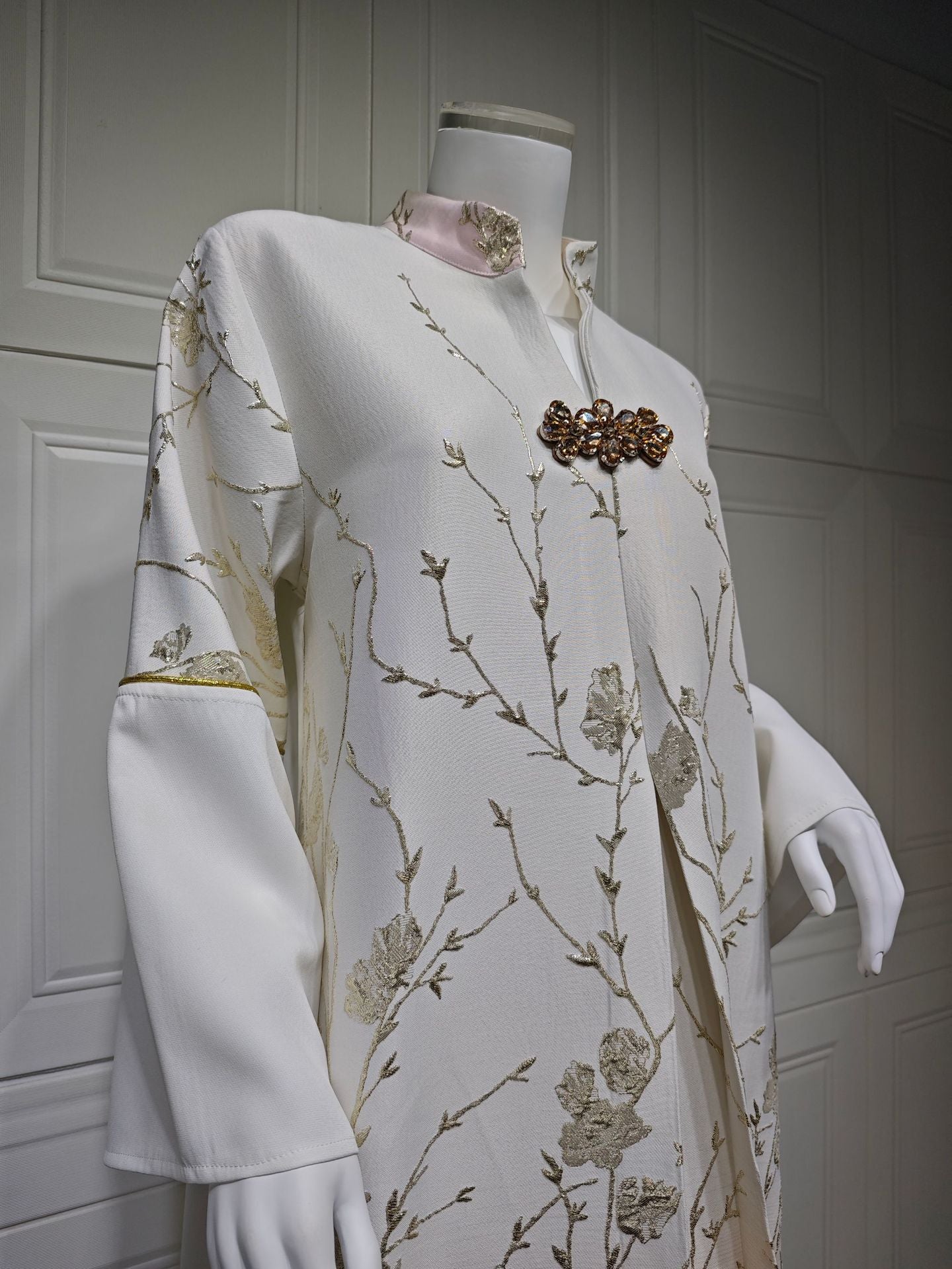 LM6645 Jacquard Embroidered Gradient Robe with Elegant Layered Design