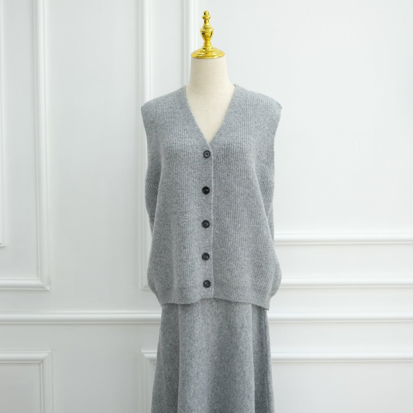 LM6596 Autumn and winter thickened knitted three-piece suit (excluding headscarf) vest + cardigan + skirt
