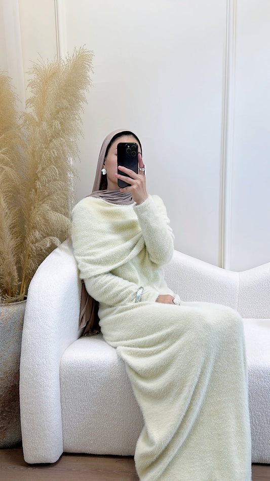 LM6604  Slim-fit Knit Sweater Two-piece Set with SLMwl Design (headscarf Optional)