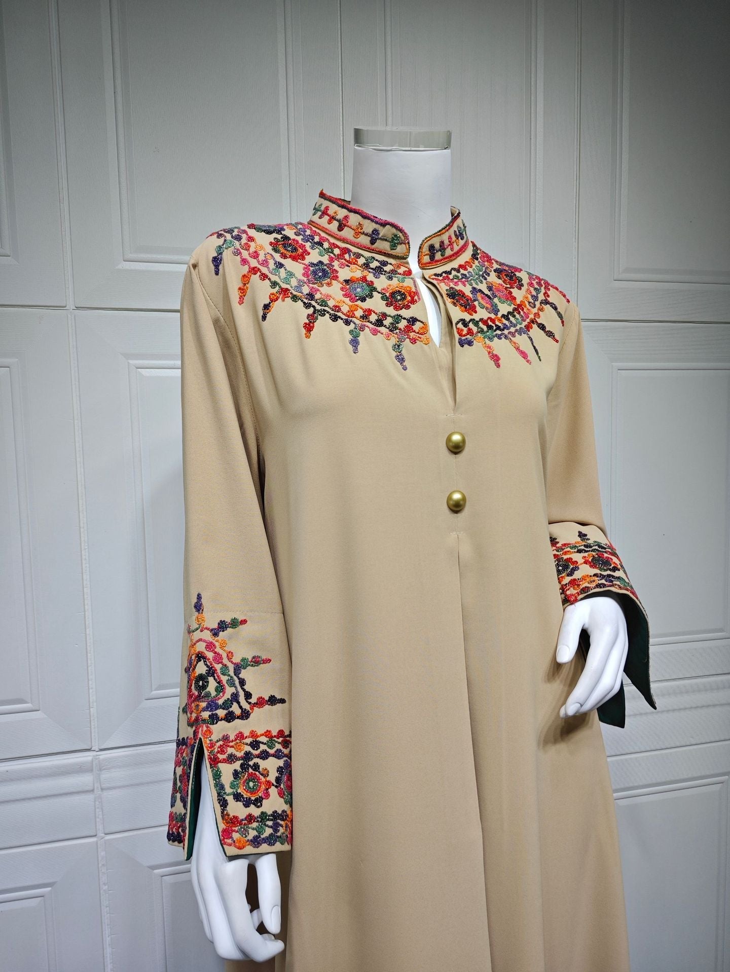 LM6655 Embroidered loose-fitting long dress | Soft drape and delicate cuff design
